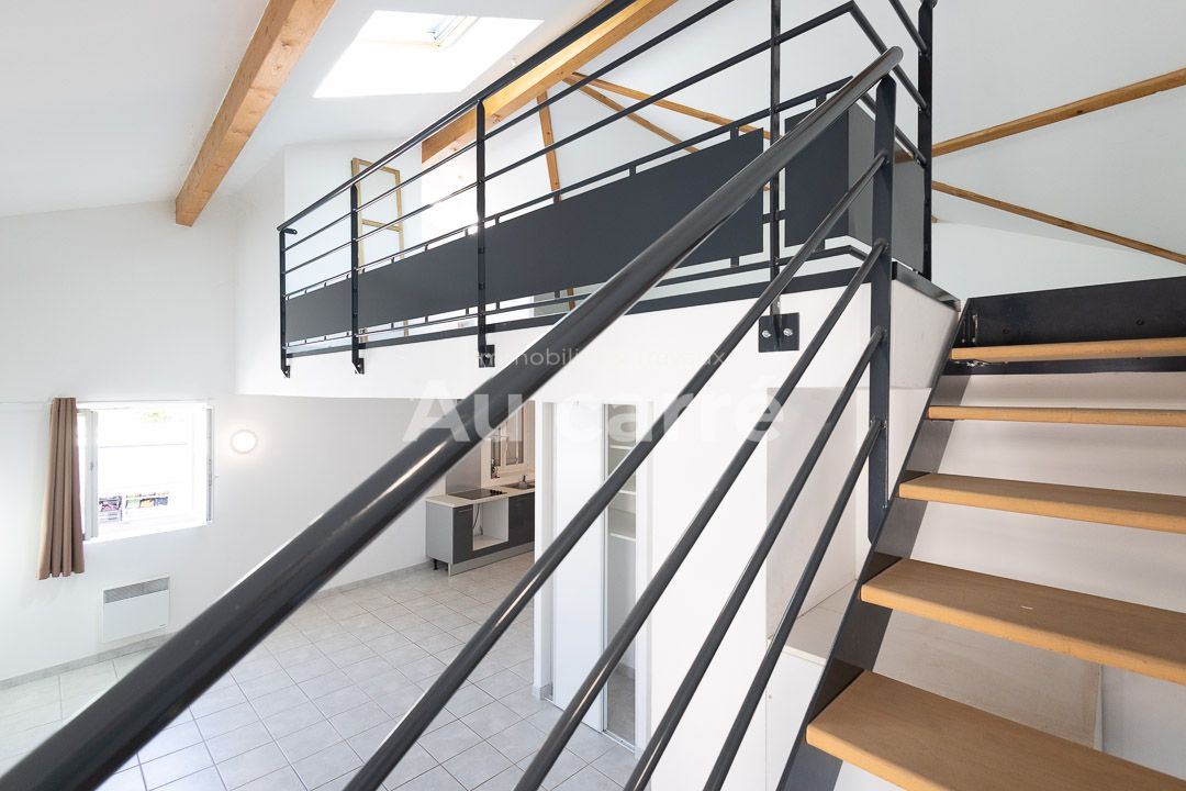 Garde-corps de la mezzanine du duplex à louer à Genas Azieu