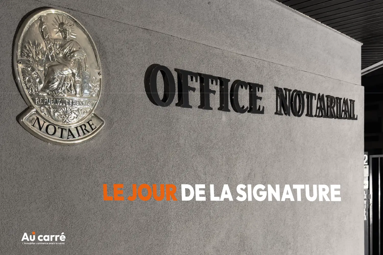 Signature de l'acte de vente chez le notaire pour une maison à Genas