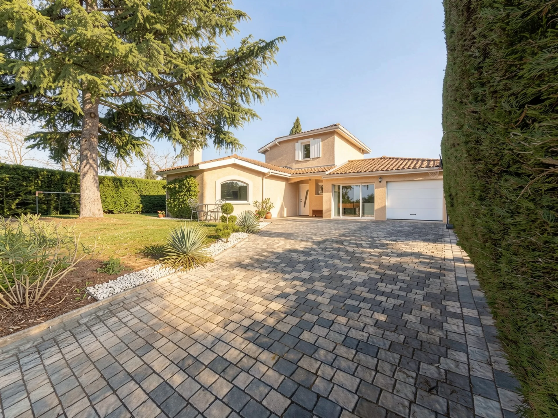 Façade côté Est Entrée, 5 pièces à vendre