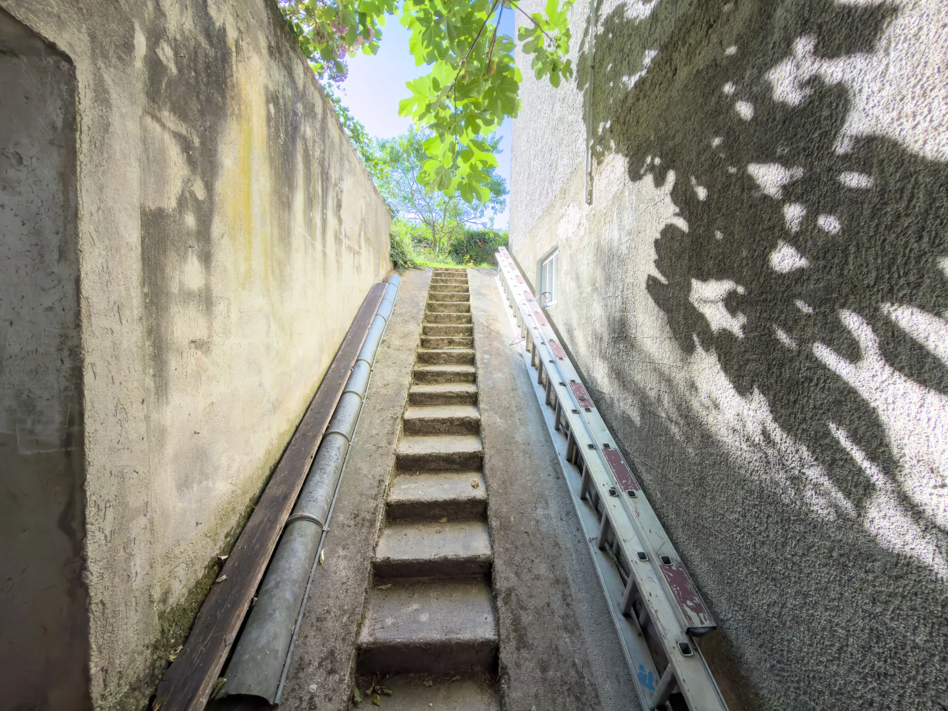 Descente pour aller au sous sol