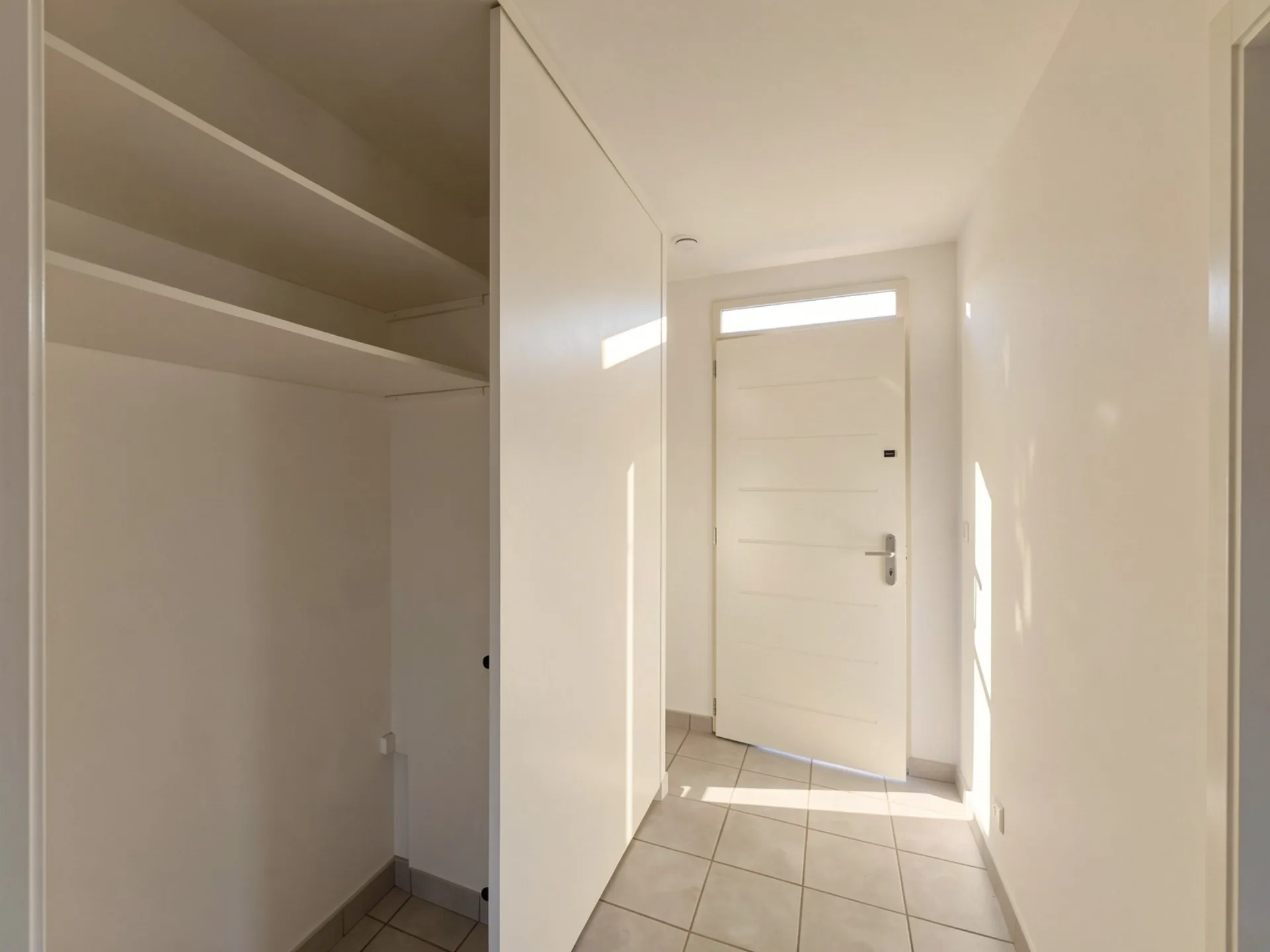 Entrée, 2 pièces à louer
