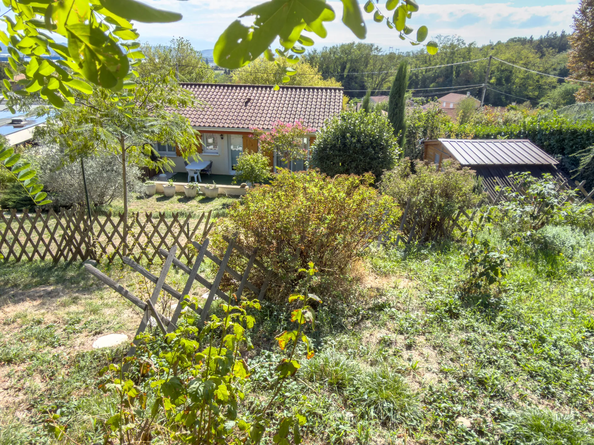 Maison vue de haut de la parcelle