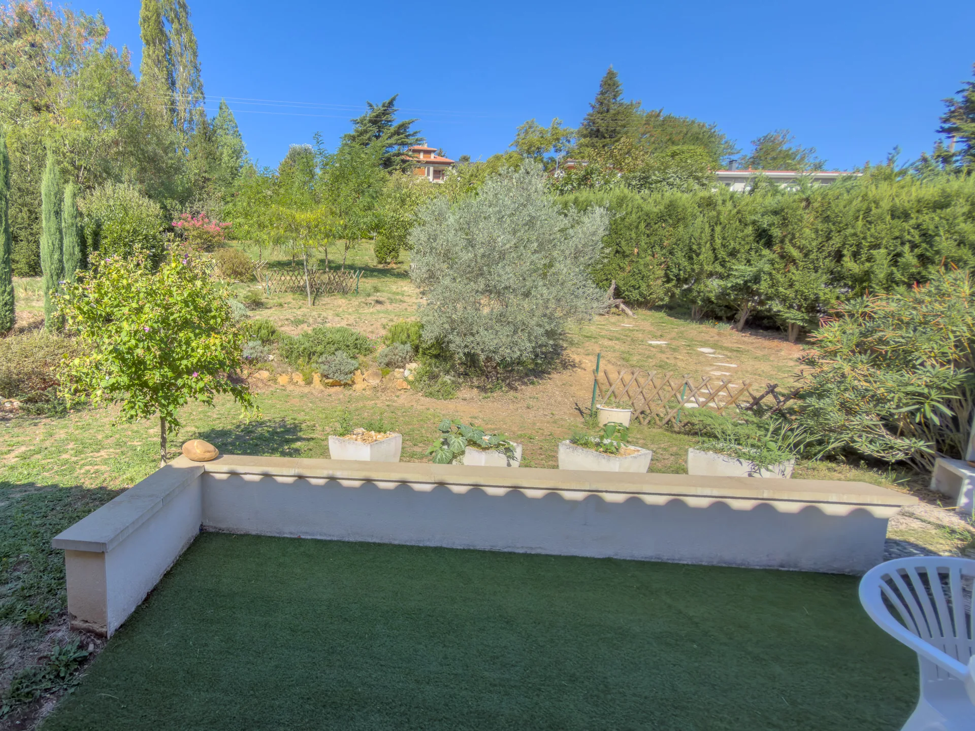 Terrain vue depuis la terrasse ouest