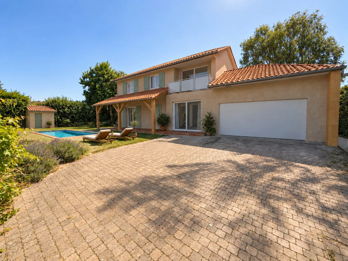 Facade ouest, projet de rénovation, 6 pièces à vendre