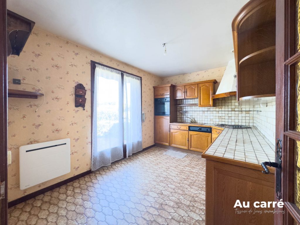 Maison à rénover sur grand sous sol Chassieu Tarentelles