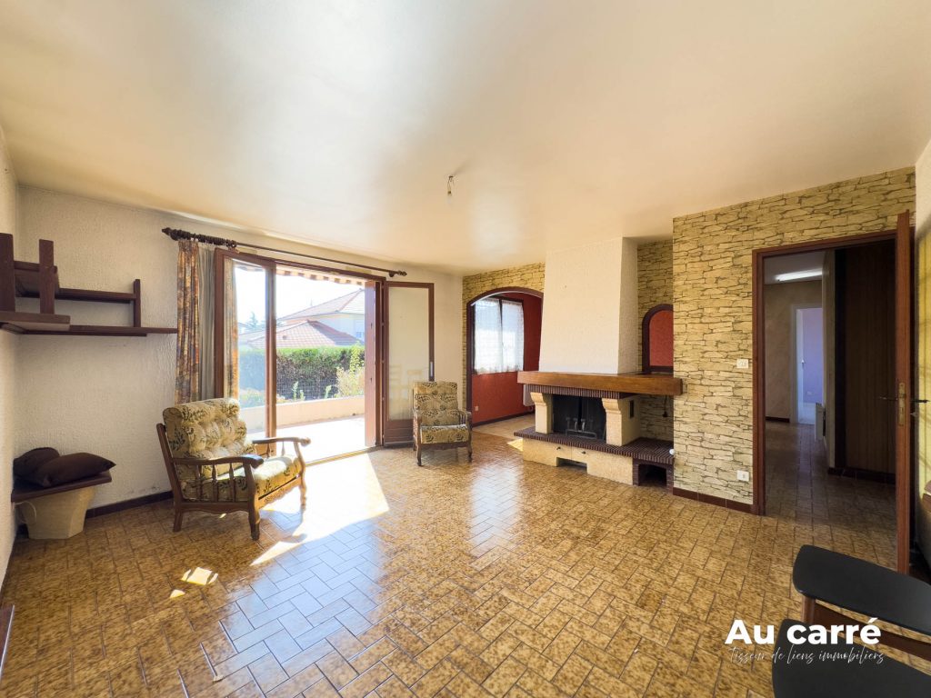 Maison à rénover sur grand sous sol Chassieu Tarentelles