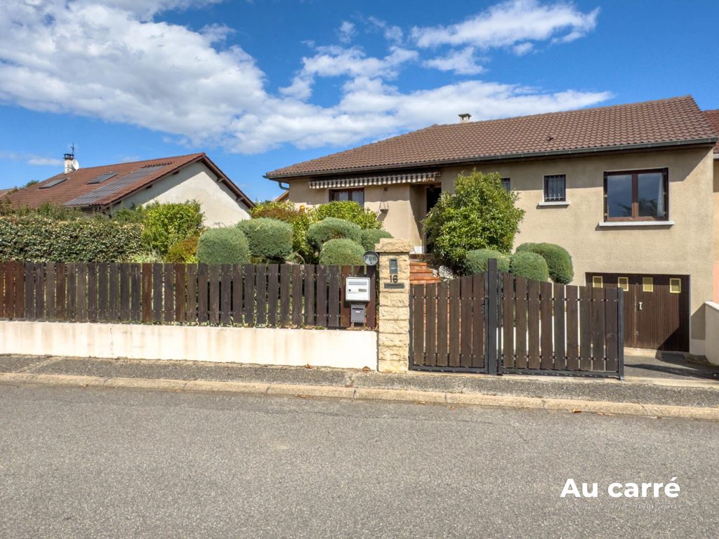 Maison à rénover sur grand sous sol Chassieu Tarentelles