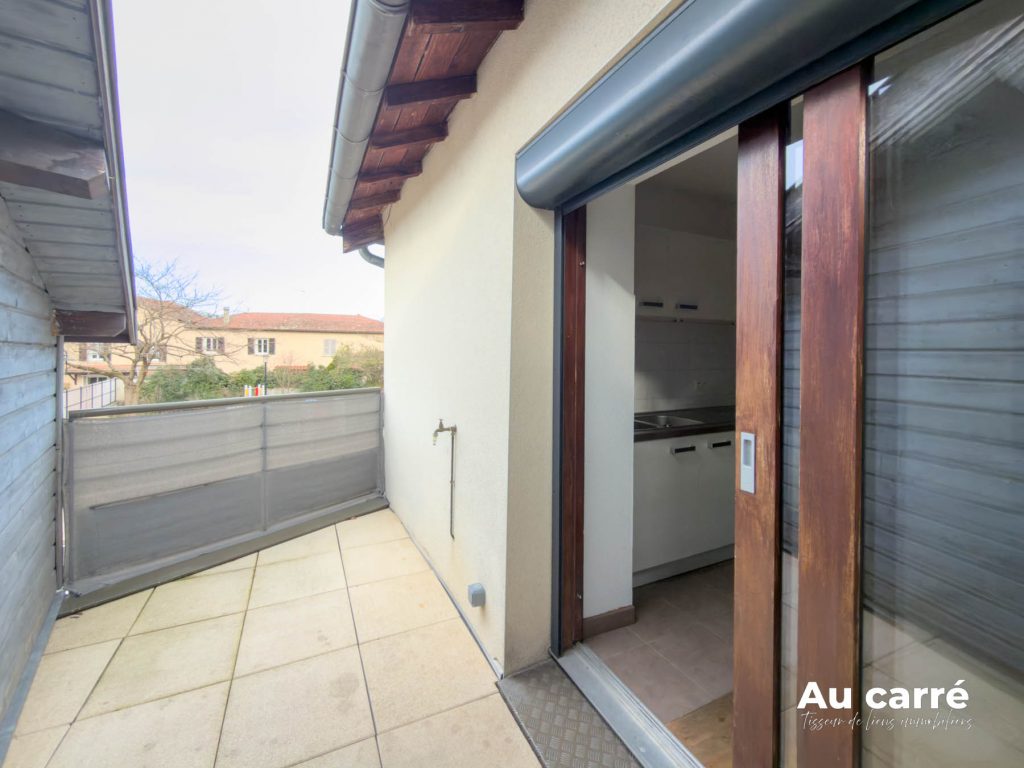 Appartement Grand T2 terrasse à louer Genas Azieu