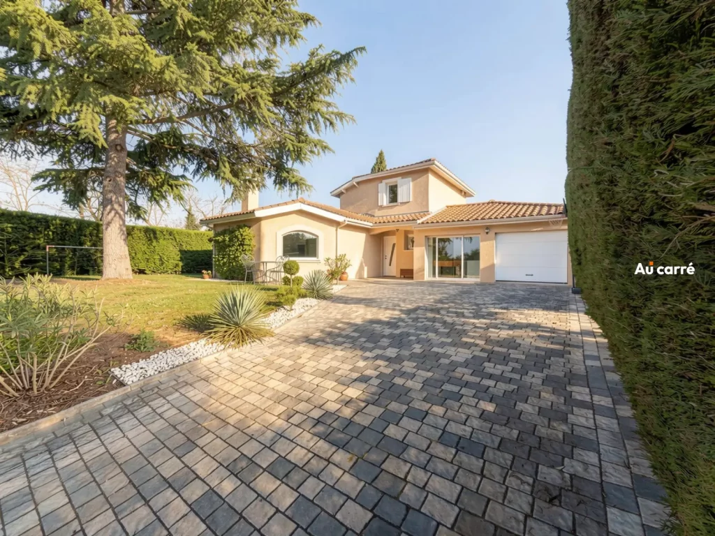 Maison avec piscine a vendre Genas Azieu