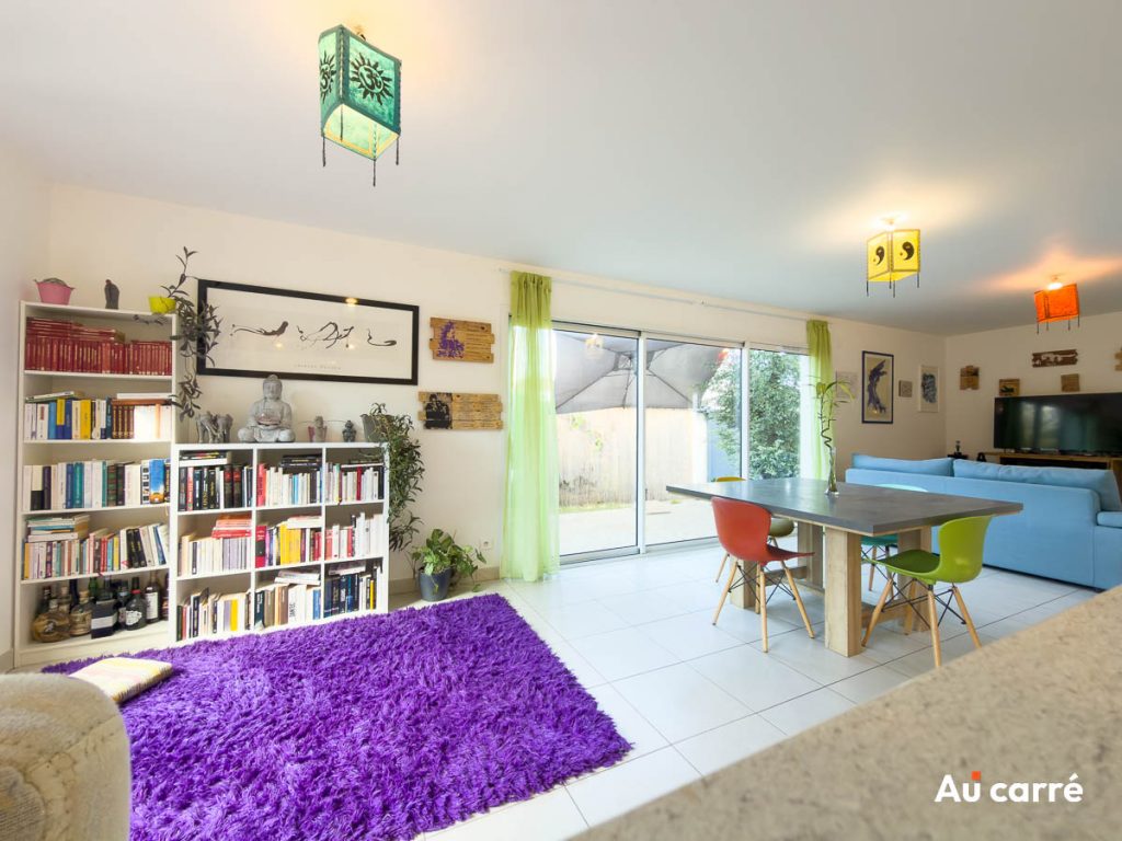 Séjour avec bibliothèque, maison à Genas Vurey