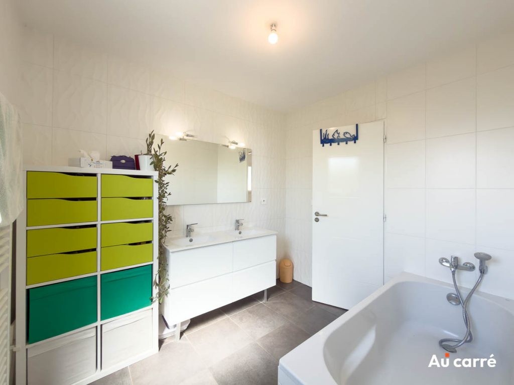 Salle de bains, autre angle