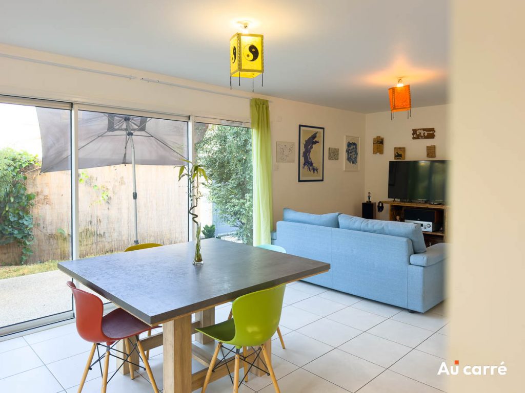 Salle à manger avec baie vitrée, maison à Genas Vurey